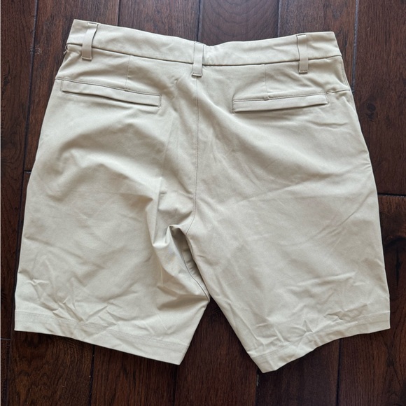 Lululemon commission shorts - Picture 2 of 2